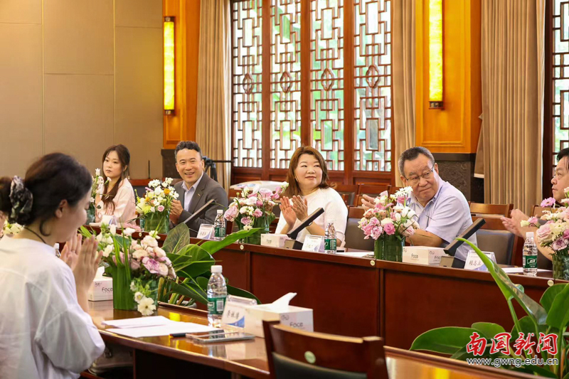 连续八年！杨菊华助学基金捐赠仪...