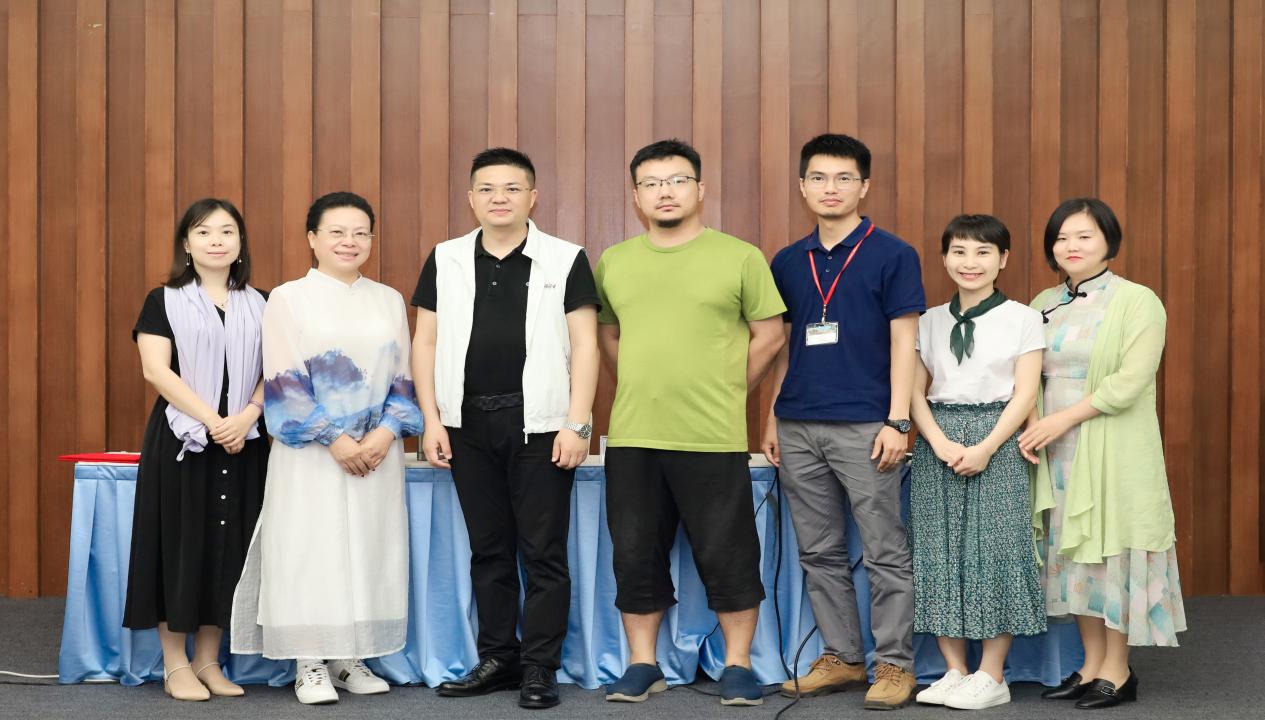 足行健老总_山东益健药业老总照片