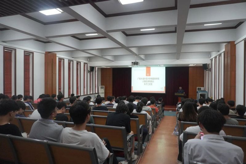 计算机学院召开“腾科奖学金”表...